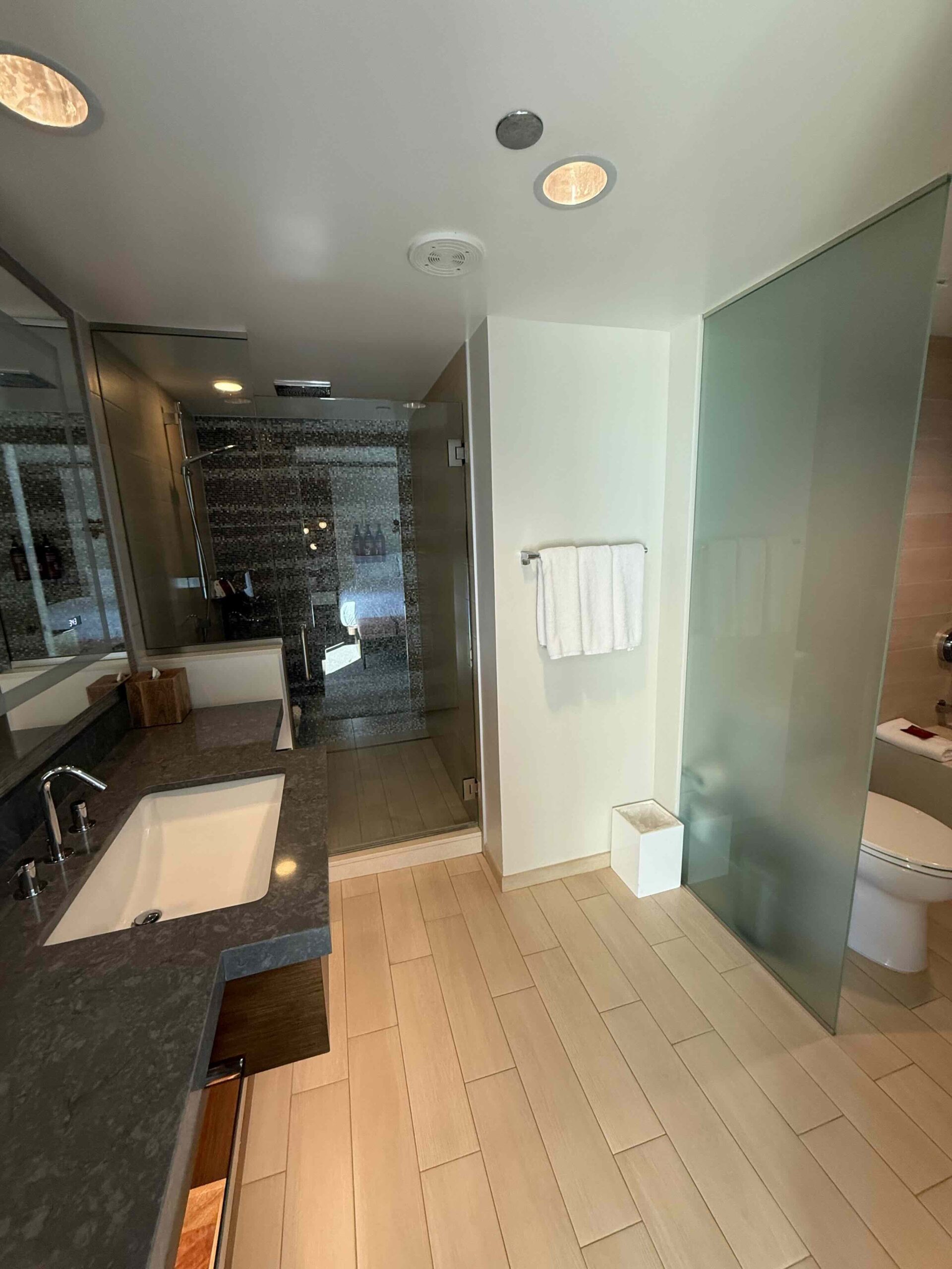 Hyatt Regency Maui Oceanfront Suite Bathroom | Credit: Robert Farrington